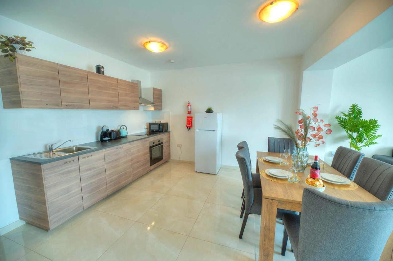 Seafront Beautifully Furnished 2 Bedrooms Gogzr-3 グジラ エクステリア 写真
